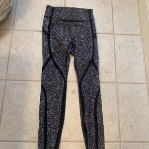 Lululemon Women's leggings black/white pattern Size 4